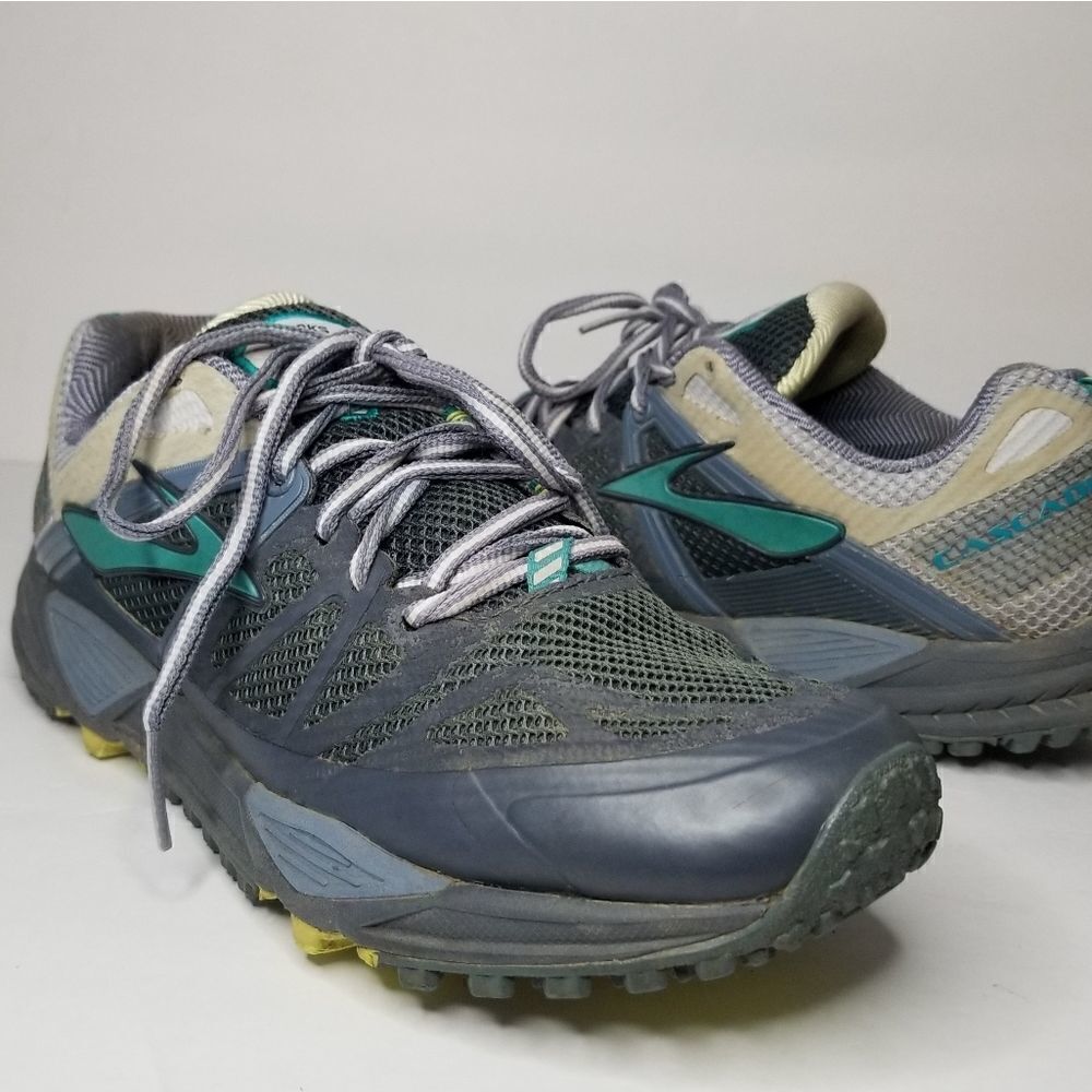 Brooks cascadia pivot DNA Women's size 10 athletic shoes